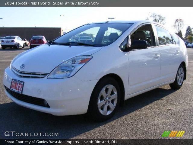 2004 Toyota Prius Hybrid in Super White