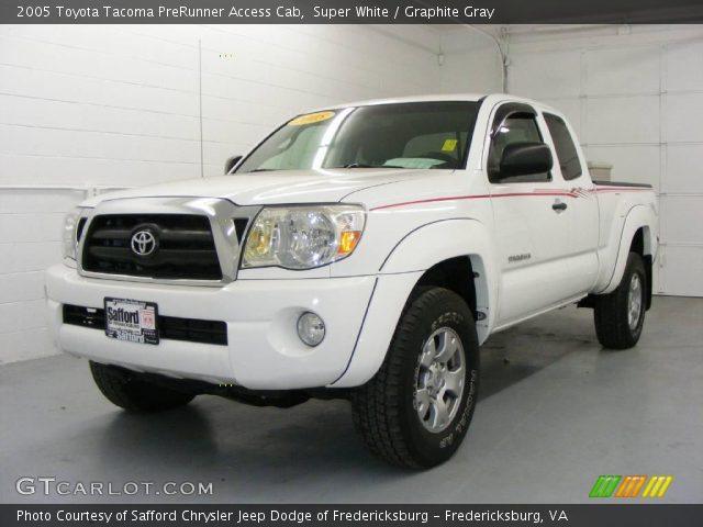 2005 Toyota Tacoma PreRunner Access Cab in Super White