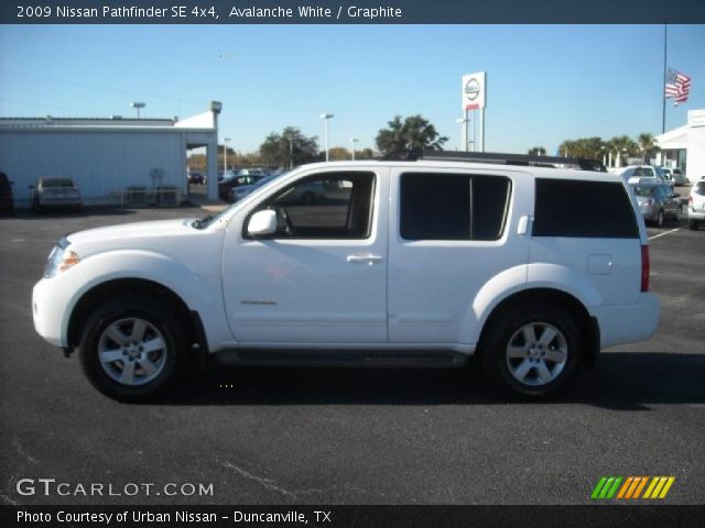 2009 Nissan Pathfinder SE 4x4 in Avalanche White