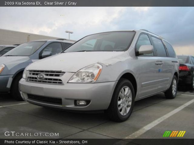 2009 Kia Sedona EX in Clear Silver