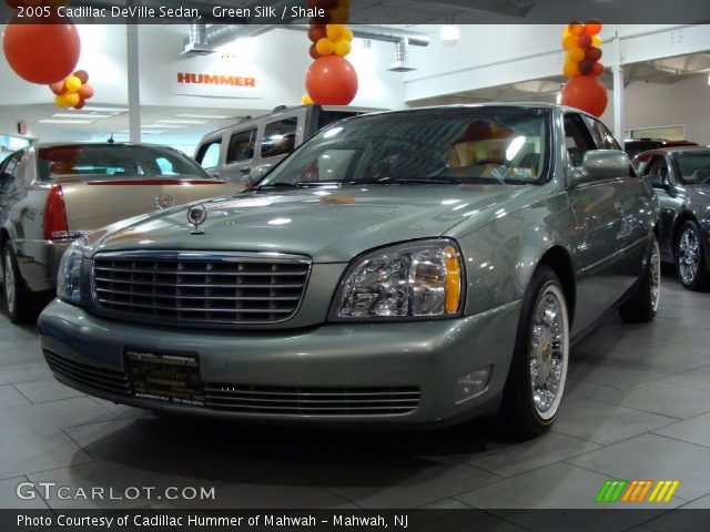 2005 Cadillac DeVille Sedan in Green Silk