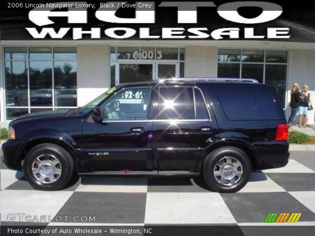 2006 Lincoln Navigator Luxury in Black