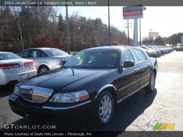 2009 Lincoln Town Car Signature Limited in Black