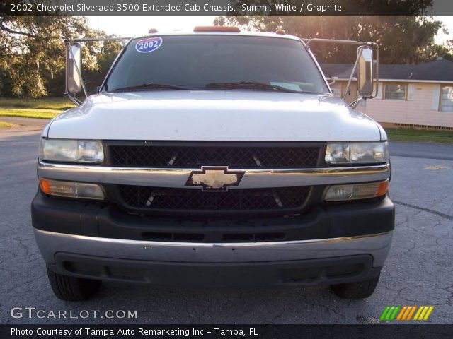 2002 Chevrolet Silverado 3500 Extended Cab Chassis in Summit White