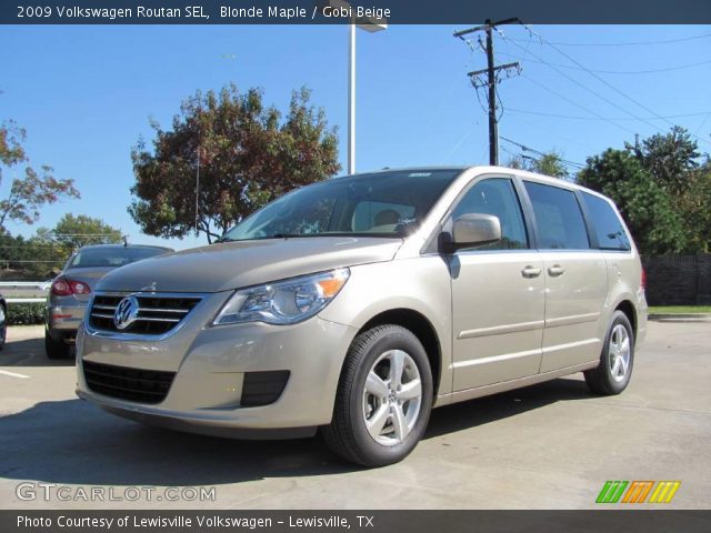 2009 Volkswagen Routan SEL in Blonde Maple
