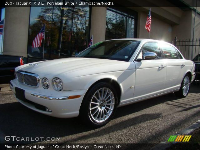 2007 Jaguar XJ XJ8 L in Porcelain White