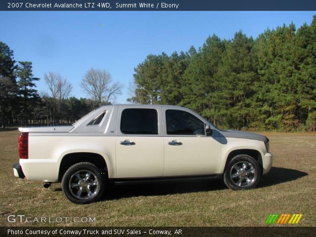 2007 Chevrolet Avalanche LTZ 4WD in Summit White