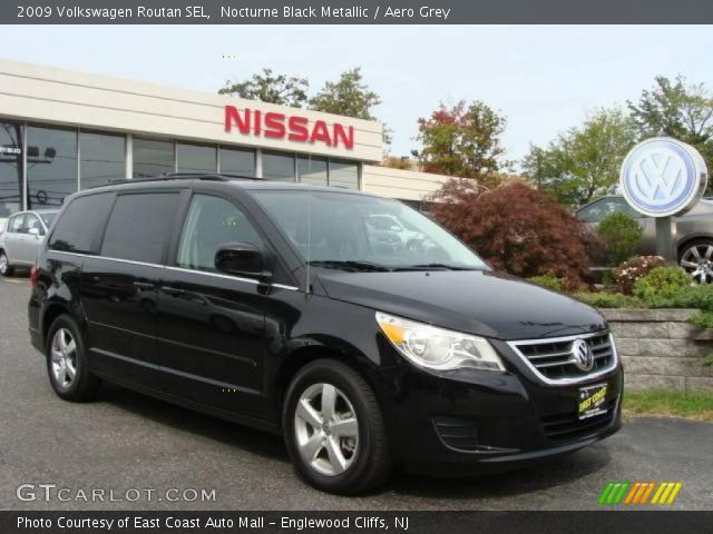 2009 Volkswagen Routan SEL in Nocturne Black Metallic