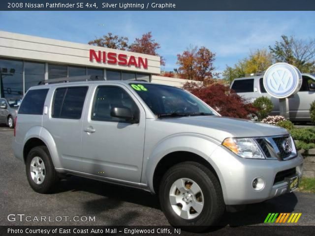 2008 Nissan Pathfinder SE 4x4 in Silver Lightning