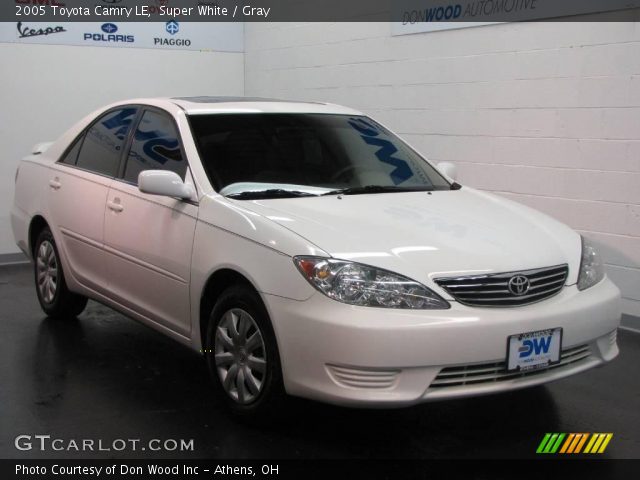 2005 Toyota Camry LE in Super White