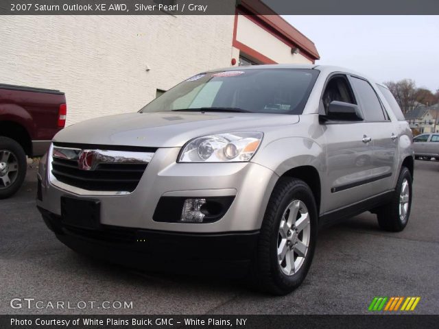 2007 Saturn Outlook XE AWD in Silver Pearl