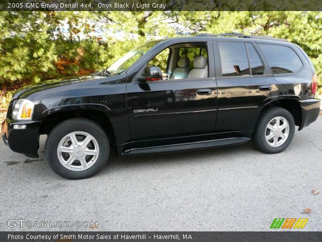 2005 GMC Envoy Denali 4x4 in Onyx Black
