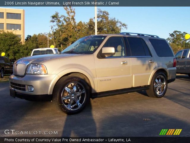 2006 Lincoln Navigator Ultimate in Light French Silk Metallic