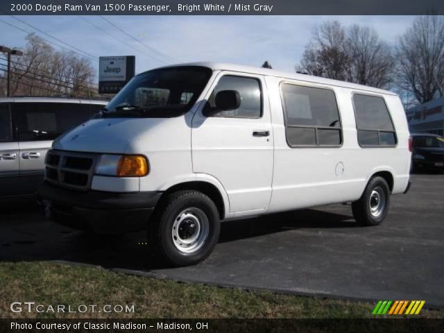 2000 Dodge Ram Van 1500 Passenger in Bright White