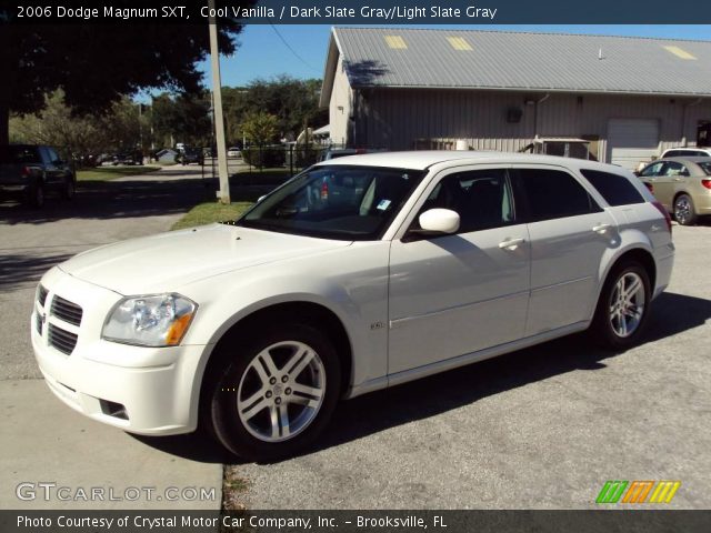 2006 Dodge Magnum SXT in Cool Vanilla