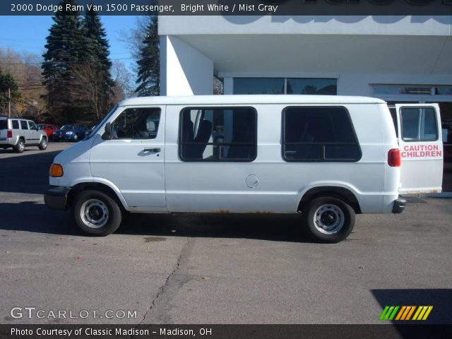 2000 Dodge Ram Van 1500 Passenger in Bright White