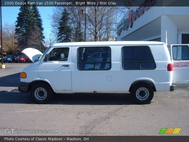 2000 Dodge Ram Van 1500 Passenger in Bright White