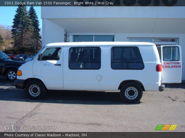 2001 Dodge Ram Van 1500 Passenger in Bright White