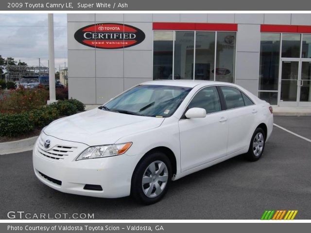 2009 Toyota Camry LE in Super White