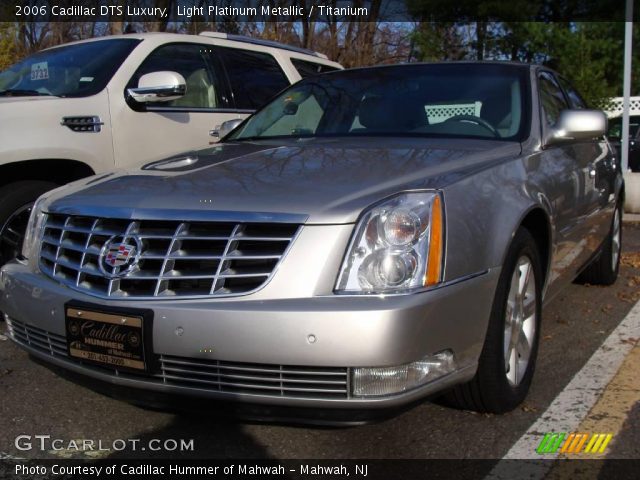 2006 Cadillac DTS Luxury in Light Platinum Metallic