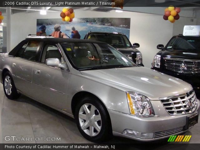2006 Cadillac DTS Luxury in Light Platinum Metallic