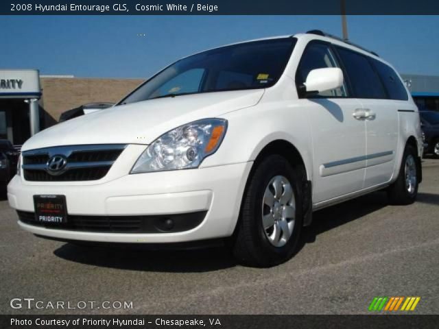 2008 Hyundai Entourage GLS in Cosmic White