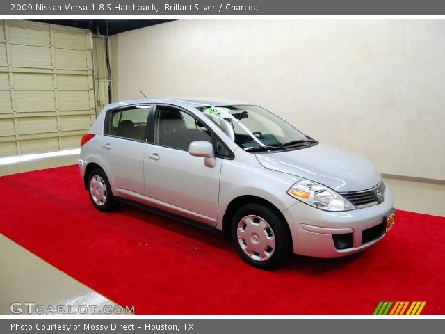 2009 Nissan Versa 1.8 S Hatchback in Brillant Silver