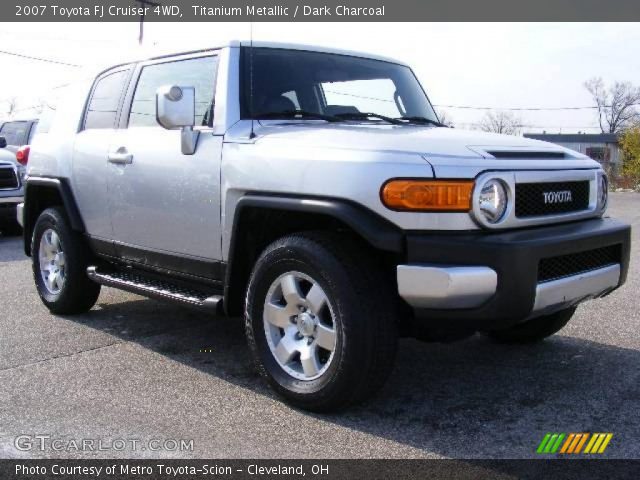 2007 Toyota FJ Cruiser 4WD in Titanium Metallic