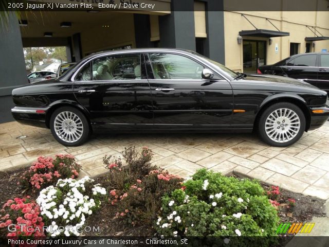 2005 Jaguar XJ Vanden Plas in Ebony