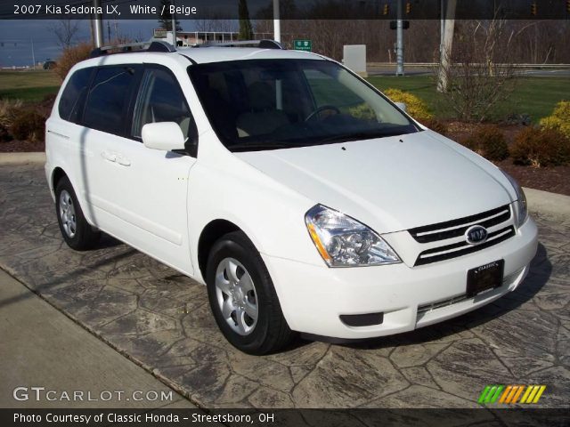 2007 Kia Sedona LX in White