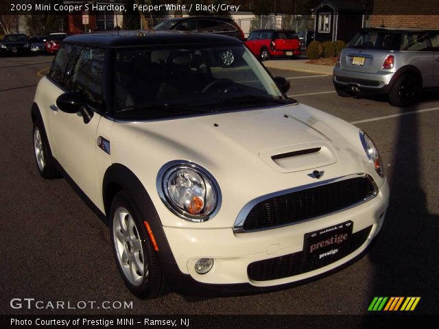 2009 Mini Cooper S Hardtop in Pepper White