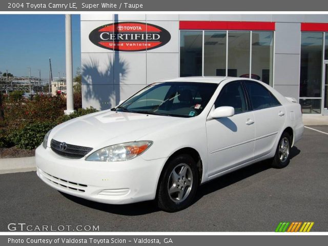 2004 Toyota Camry LE in Super White