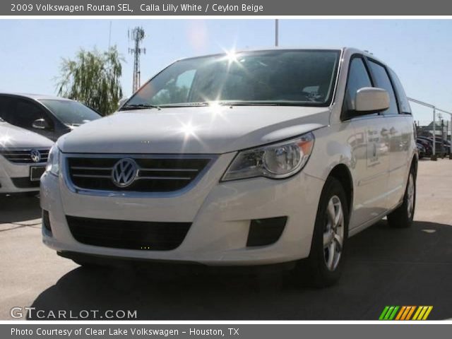2009 Volkswagen Routan SEL in Calla Lilly White