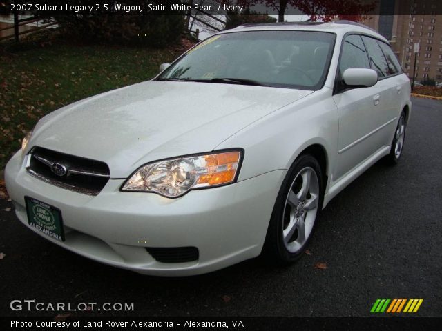 2007 Subaru Legacy 2.5i Wagon in Satin White Pearl