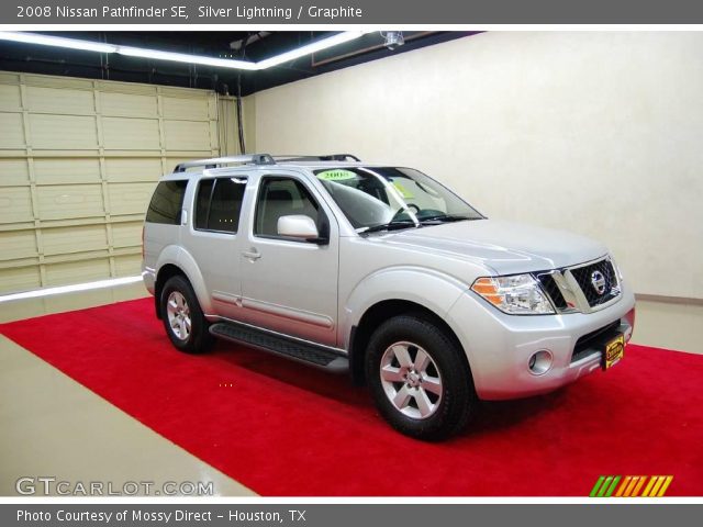 2008 Nissan Pathfinder SE in Silver Lightning