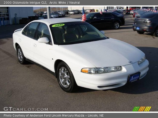 2000 Oldsmobile Intrigue GLS in Arctic White