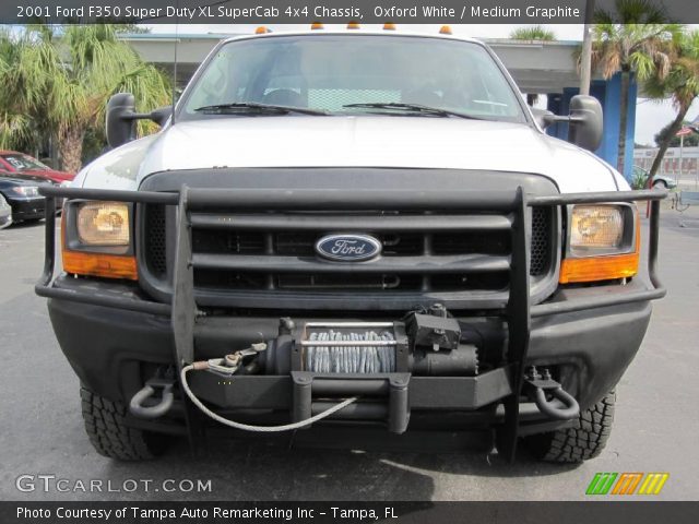 2001 Ford F350 Super Duty XL SuperCab 4x4 Chassis in Oxford White