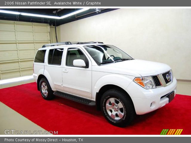 2006 Nissan Pathfinder SE in Avalanche White