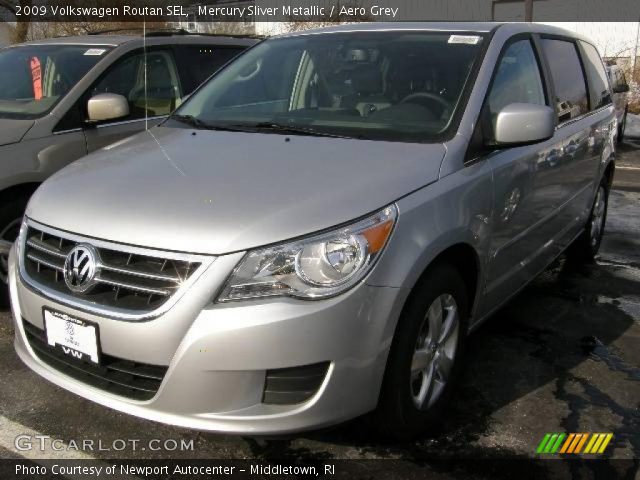 2009 Volkswagen Routan SEL in Mercury Sliver Metallic