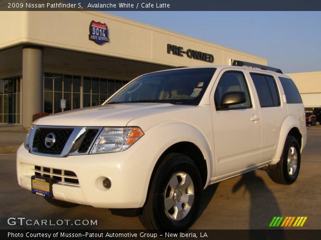 2009 Nissan Pathfinder S in Avalanche White