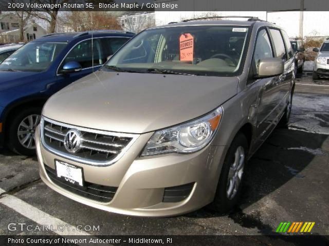 2009 Volkswagen Routan SE in Blonde Maple