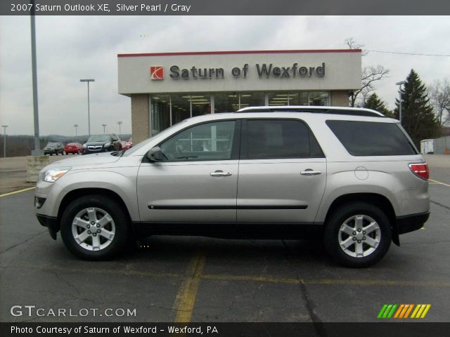 2007 Saturn Outlook XE in Silver Pearl