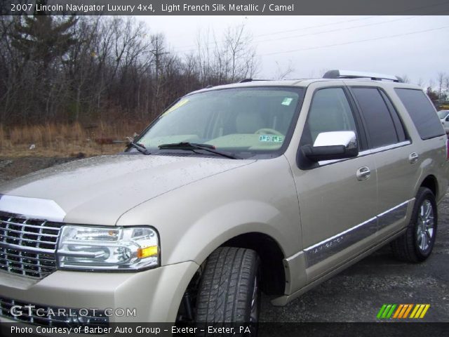 2007 Lincoln Navigator Luxury 4x4 in Light French Silk Metallic