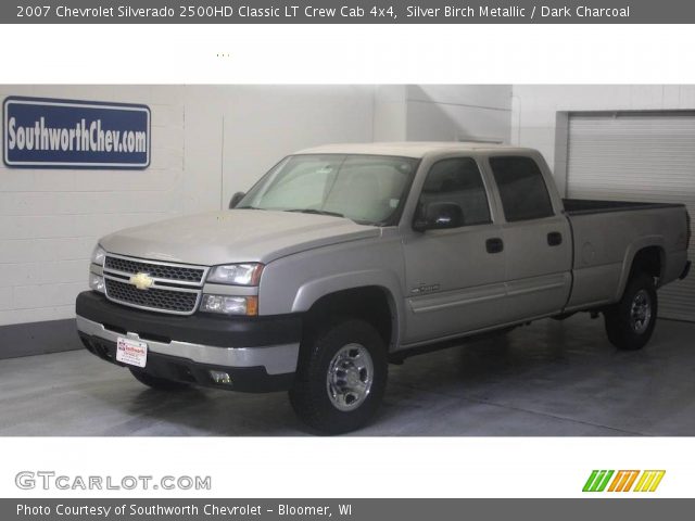 2007 Chevrolet Silverado 2500HD Classic LT Crew Cab 4x4 in Silver Birch Metallic