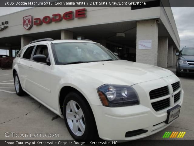 2005 Dodge Magnum SXT in Cool Vanilla White