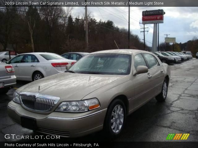 2009 Lincoln Town Car Signature Limited in Light French Silk Metallic