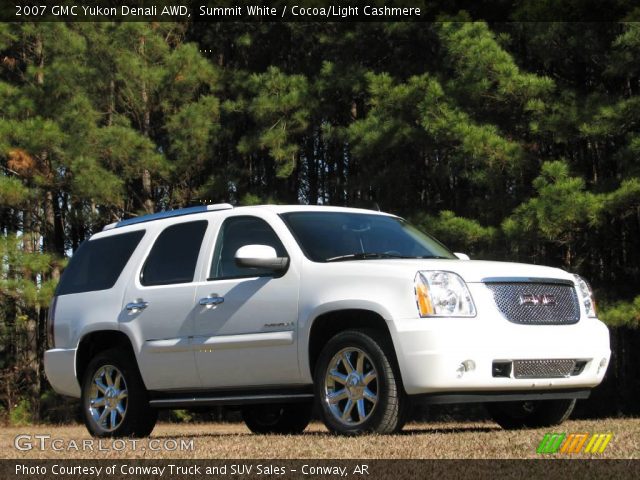 2007 GMC Yukon Denali AWD in Summit White