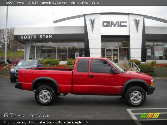 1995 Chevrolet S10 LS Extended Cab 4x4 in Victory Red