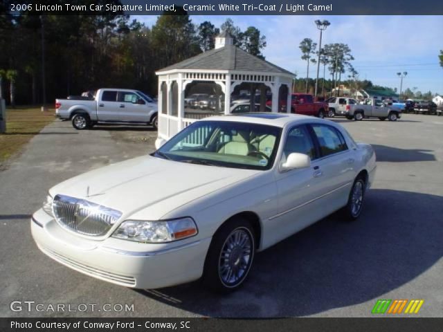 2006 Lincoln Town Car Signature Limited in Ceramic White Tri-Coat