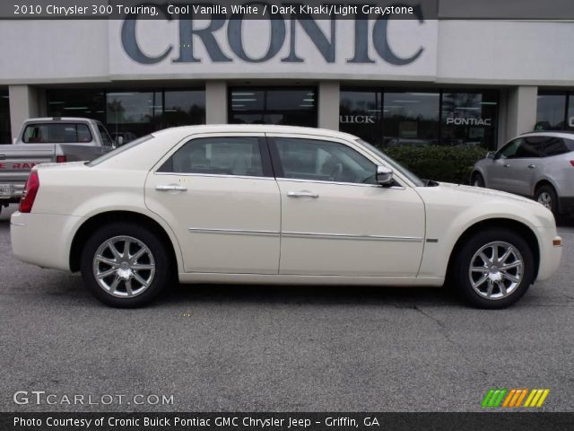 2010 Chrysler 300 Touring in Cool Vanilla White